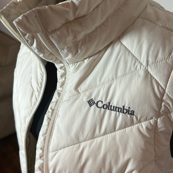 Columbia Cream Quilted Vest - Picture 2 of 5